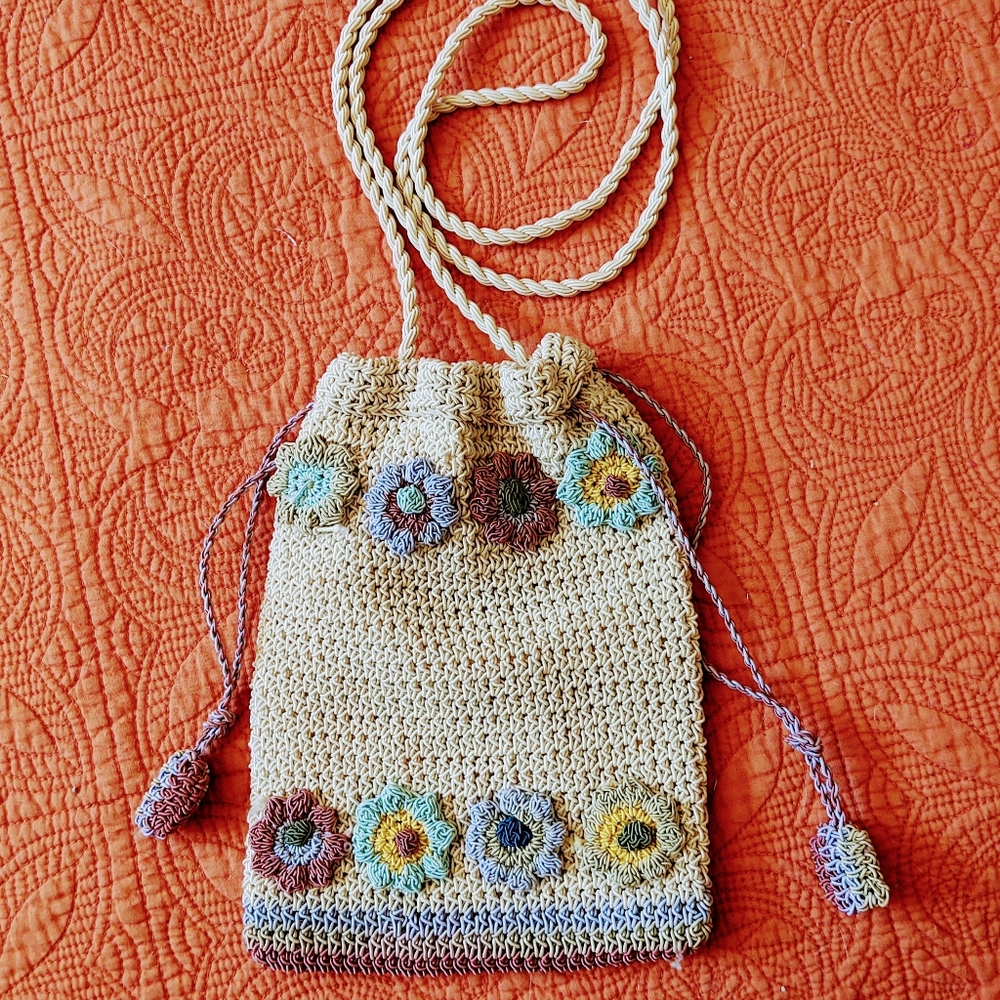 7x6 draw string purse. Perfect accessory for any gala. Has a 47 inch strap.